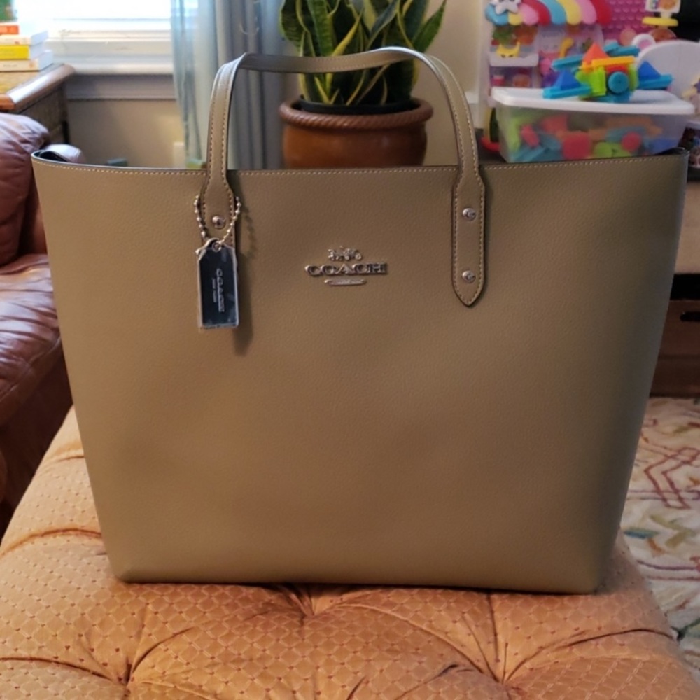 COACH Avenue Leather Tote bag Beige Beechwood Wine